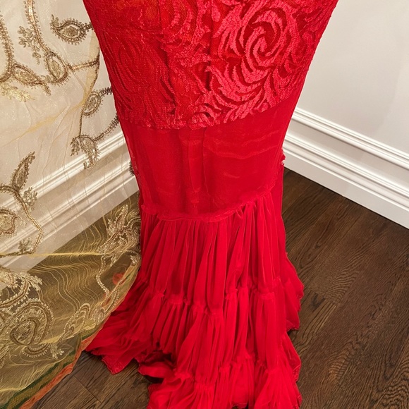 Beautiful - trendy Red & yellow pre stitched lace saree - Picture 2 of 5